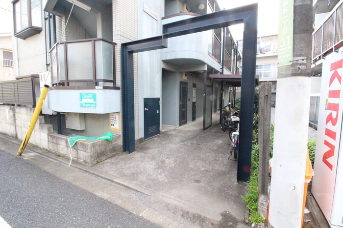 物件外観写真4　(エントランス部分)