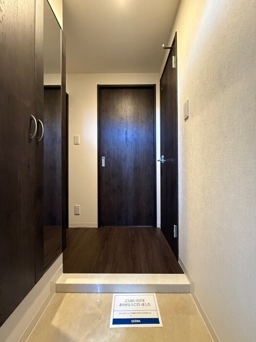 物件内観写真7　(玄関)