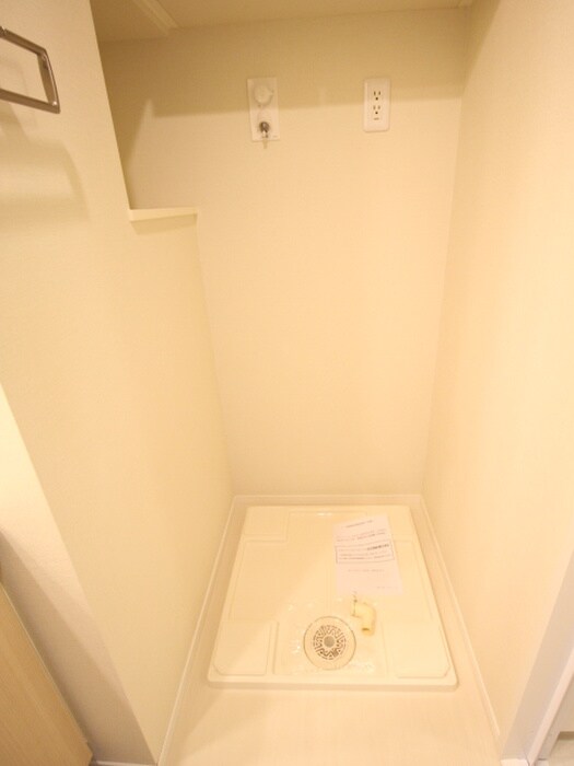 物件内観写真18　(洗濯機置場)