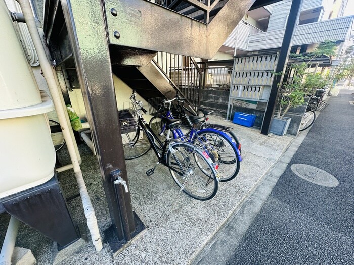 物件外観写真4　(駐輪場)