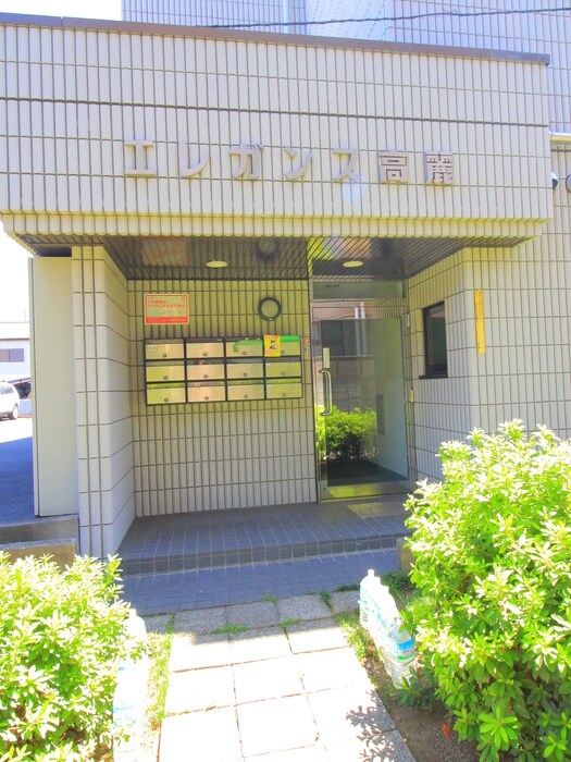 物件外観写真3　(エントランス部分)