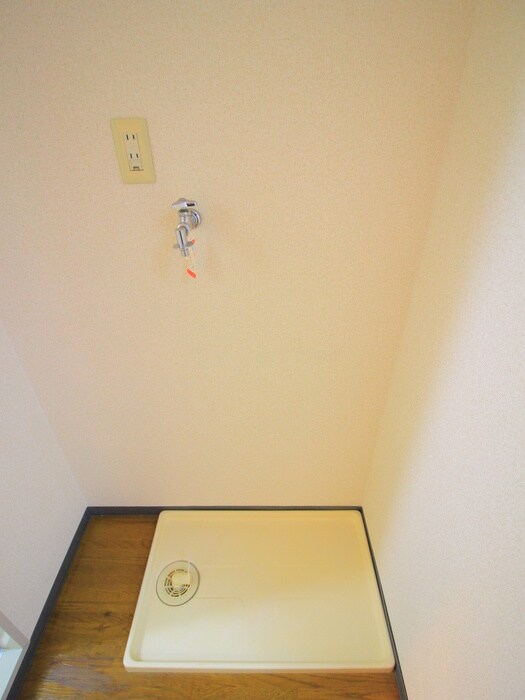 物件内観写真14　(洗濯機置場)