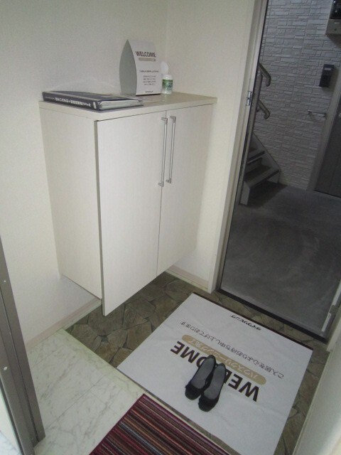 物件内観写真12　(玄関)