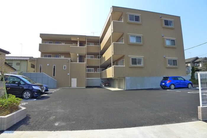 物件外観写真3　(駐車場)