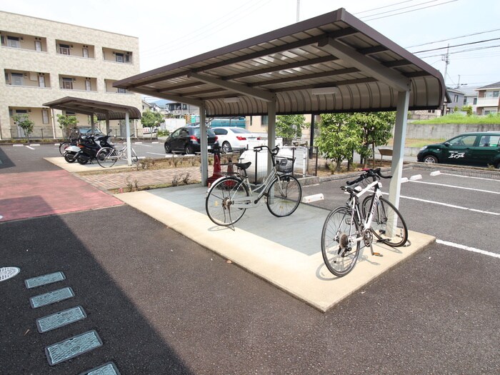 物件外観写真5　(駐輪場)