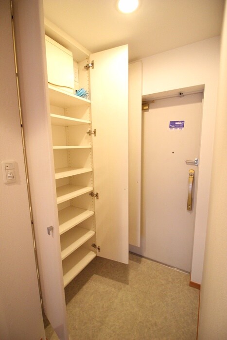 物件内観写真17　(玄関)