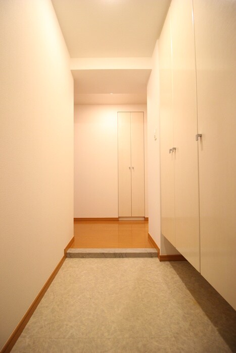 物件内観写真18　(玄関)