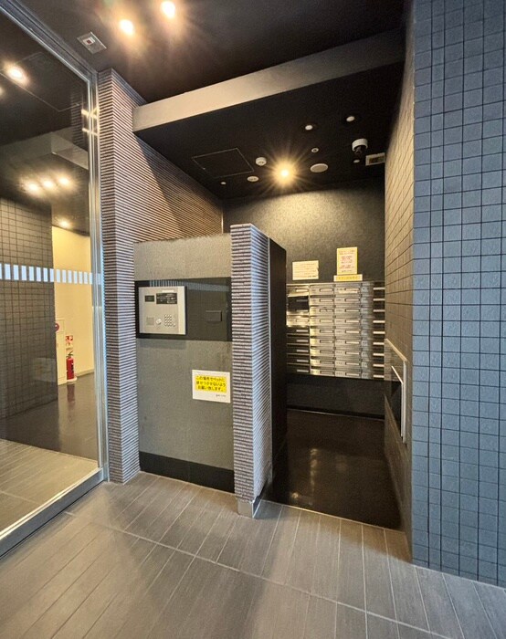 物件外観写真4　(エントランス部分)