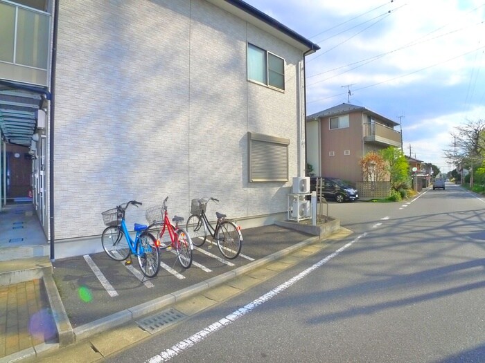 物件外観写真4　(駐輪場)