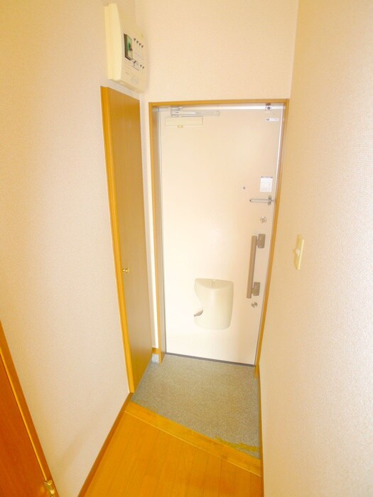 物件内観写真16　(玄関)