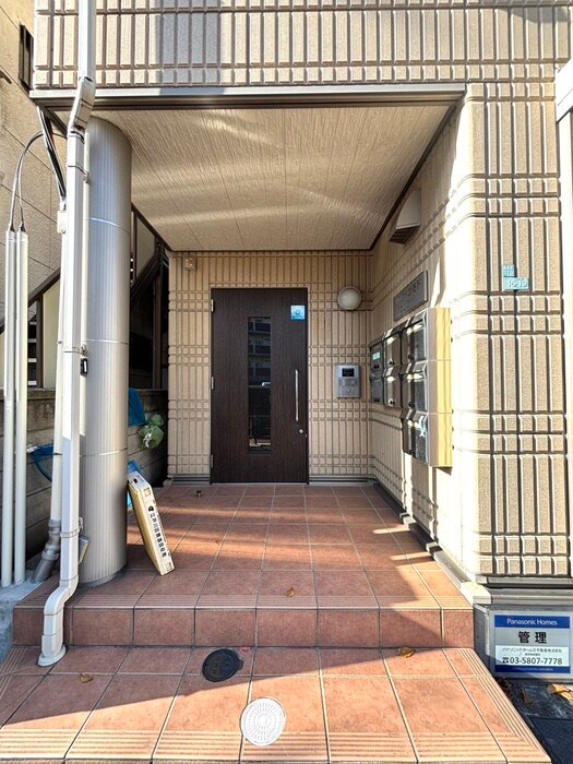 物件外観写真2　(エントランス部分)