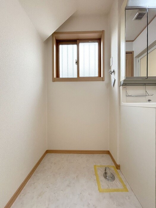 物件内観写真14　(洗濯機置場)