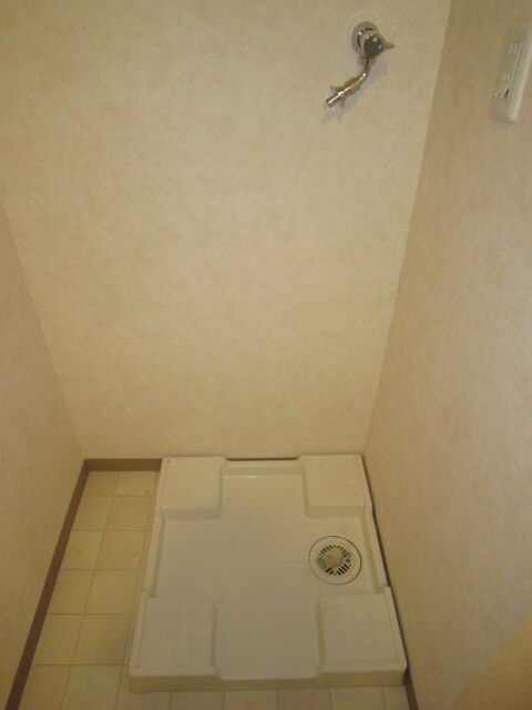 物件内観写真13　(洗濯機置場)