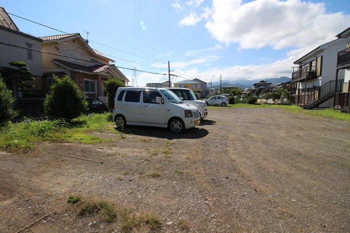 物件外観写真5　(駐車場)
