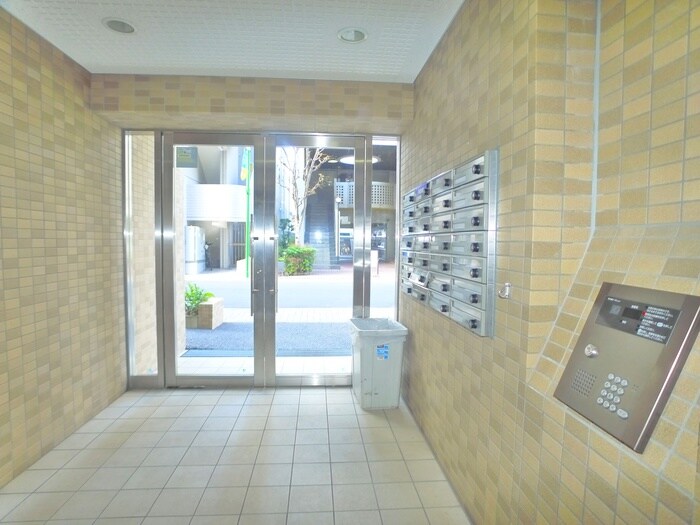 物件外観写真3　(エントランス部分)