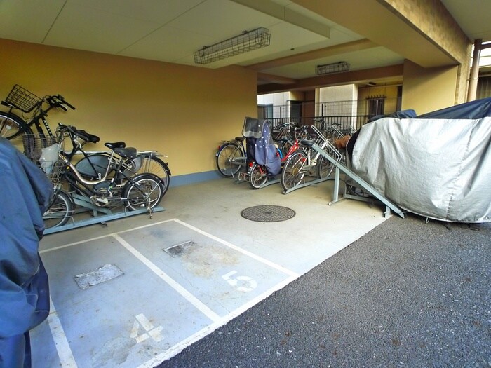 物件外観写真6　(駐輪場)