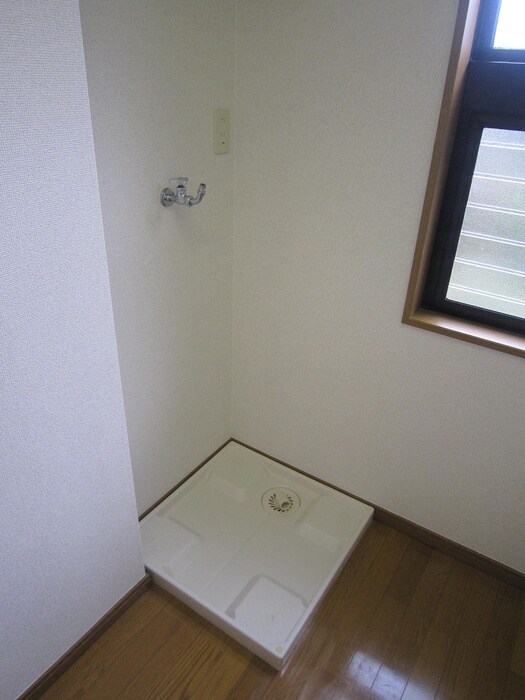 物件内観写真13　(洗濯機置場)