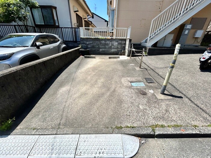 物件外観写真6　(駐車場)