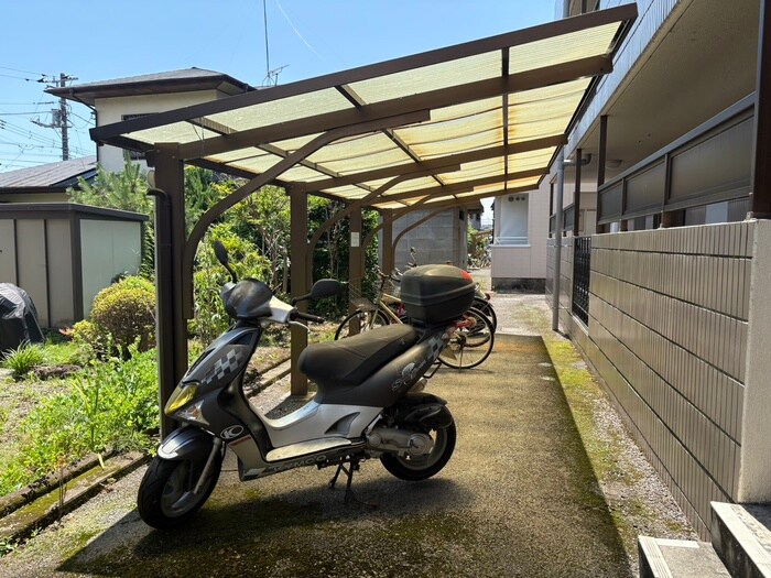 物件外観写真4　(駐輪場)