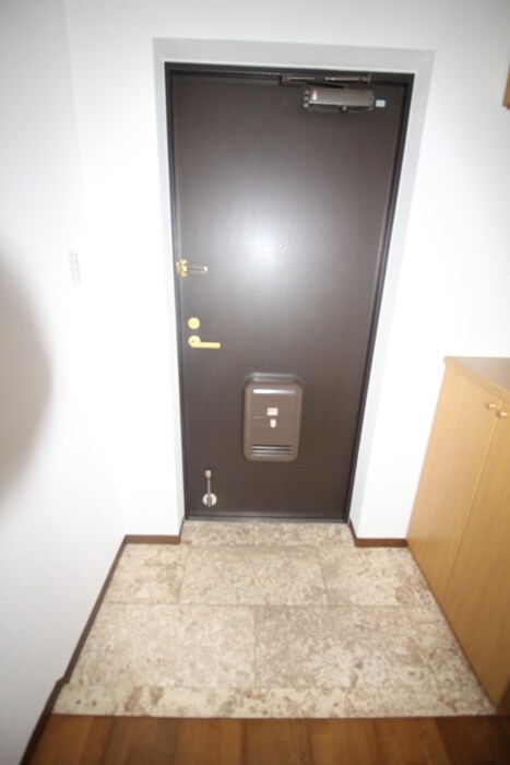 物件内観写真16　(玄関)