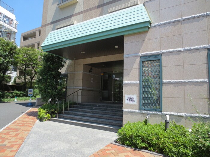 物件外観写真3　(エントランス部分)