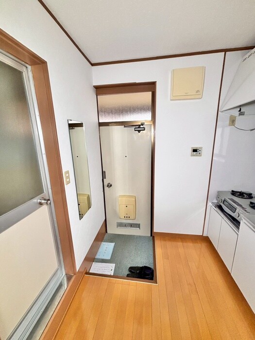 物件内観写真13　(玄関)