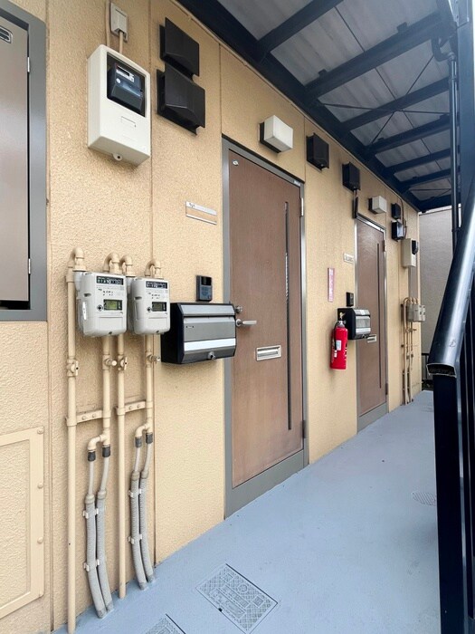 物件外観写真3　(エントランス部分)