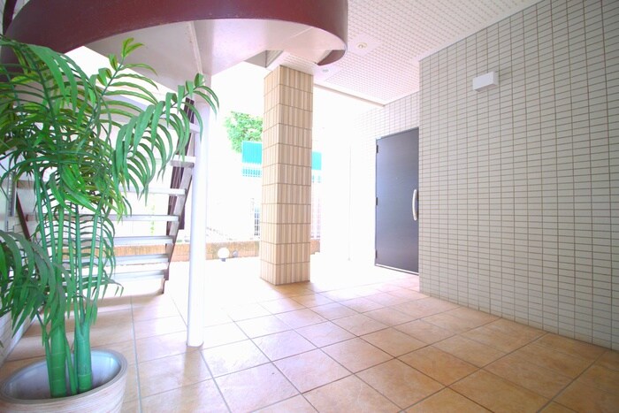 物件外観写真5　(エントランス部分)