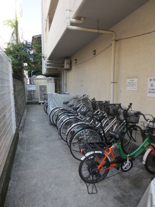 物件外観写真6　(駐輪場)
