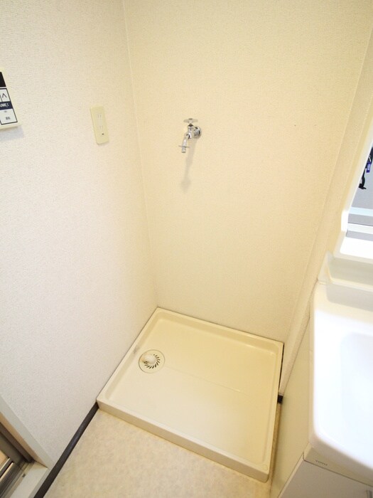 物件内観写真16　(洗濯機置場)