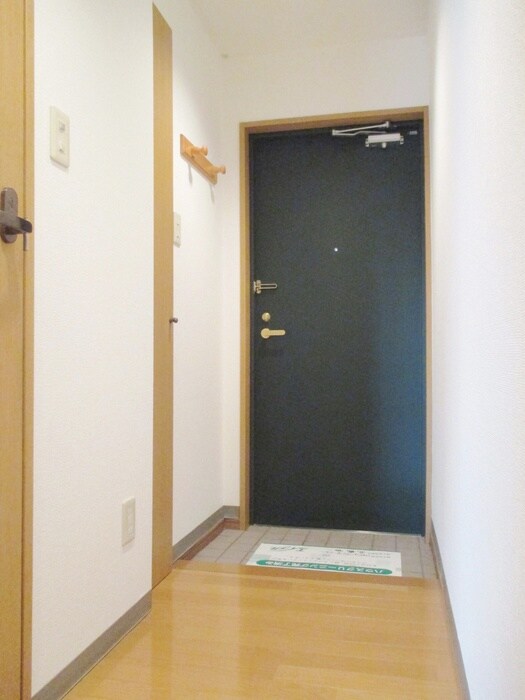 物件内観写真10　(玄関)