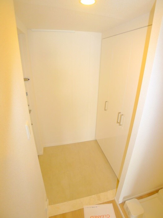物件内観写真16　(玄関)