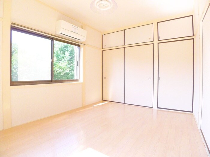 物件内観写真2　(居室)