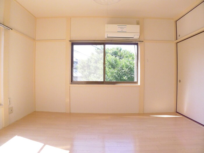 物件内観写真3　(居室)