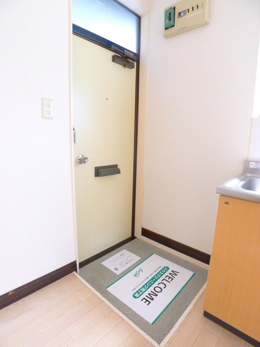 物件内観写真13　(玄関)