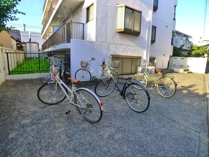 物件外観写真4　(駐輪場)