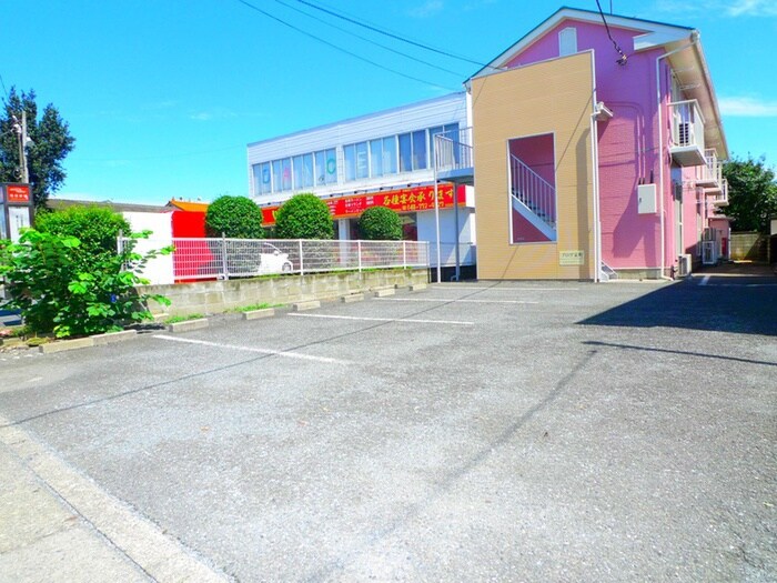 物件外観写真4　(駐車場)