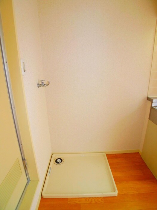 物件内観写真13　(洗濯機置場)