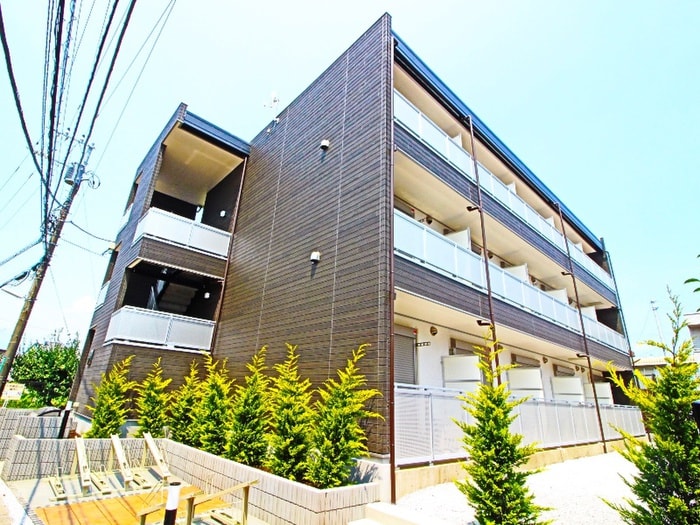 物件外観写真2　(エントランス部分)