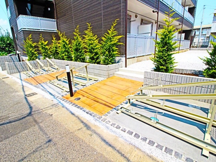 物件外観写真3　(駐輪場)