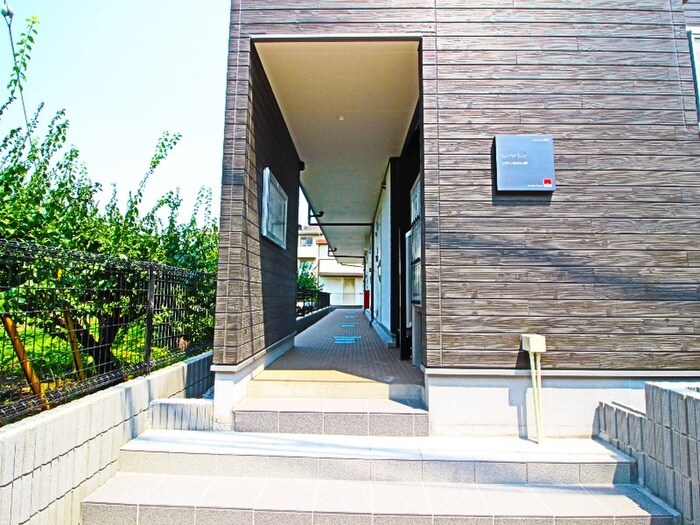 物件外観写真5　(エントランス部分)