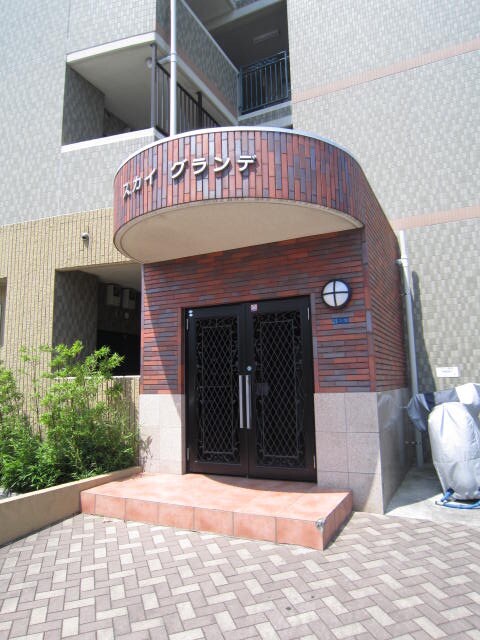 物件外観写真3　(エントランス部分)