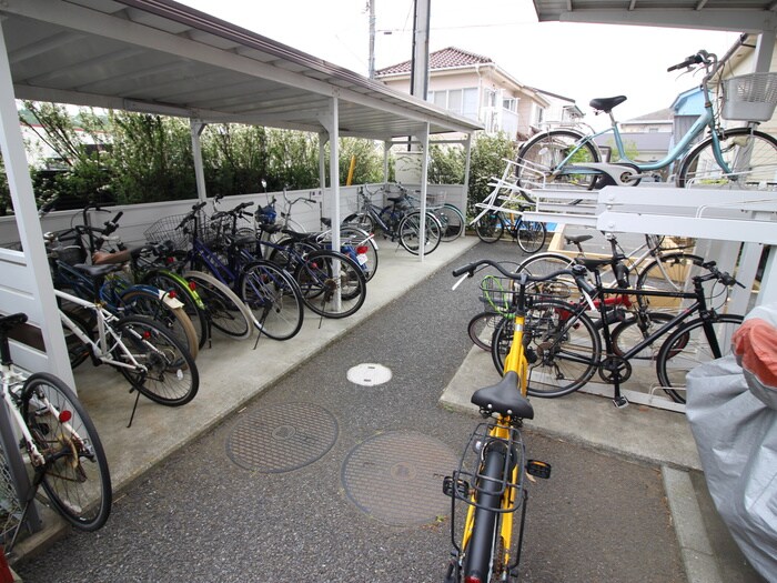 物件外観写真5　(駐輪場)