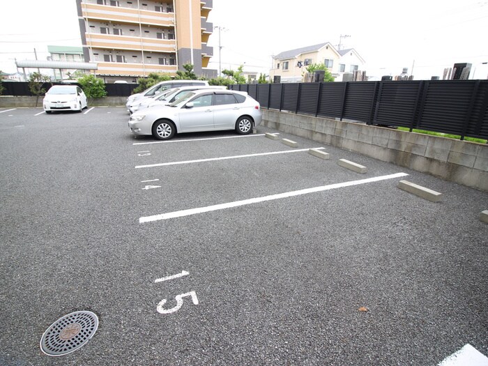 物件外観写真6　(駐車場)