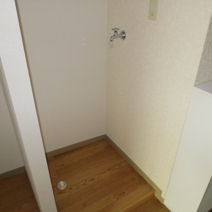 物件内観写真14　(洗濯機置場)