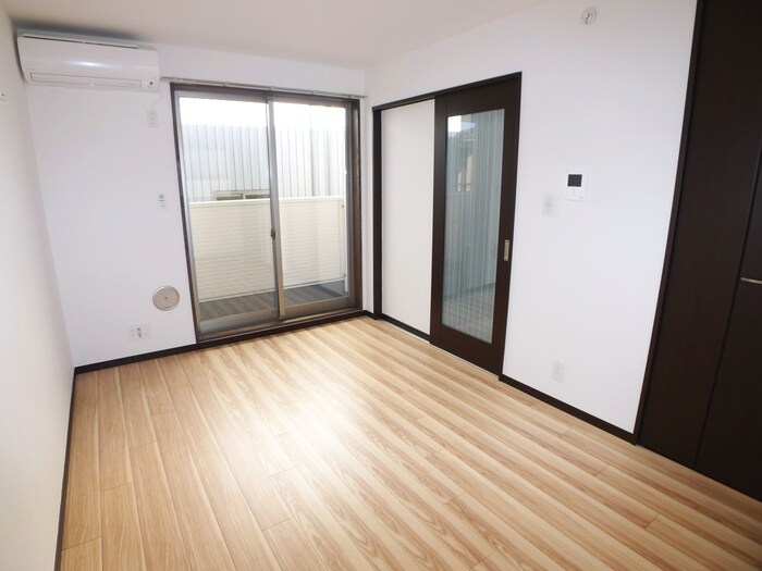 物件内観写真4　(居室)