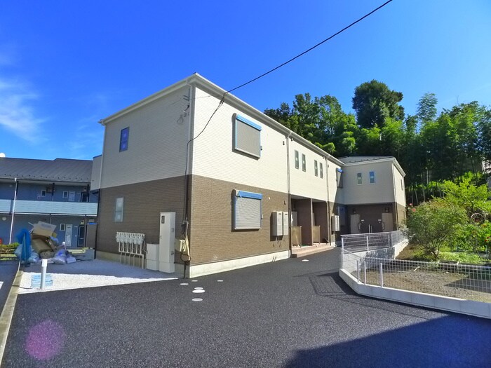 物件外観写真4　(エントランス部分)