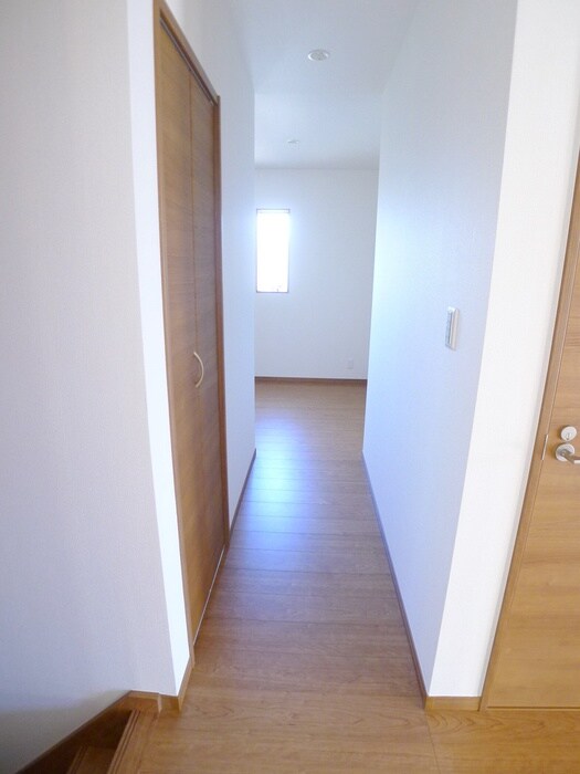物件内観写真17　(廊下)
