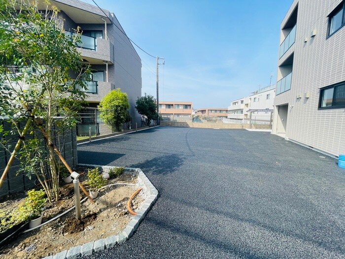 物件外観写真3　(駐車場)