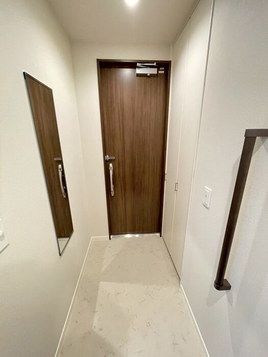 物件内観写真16　(玄関)